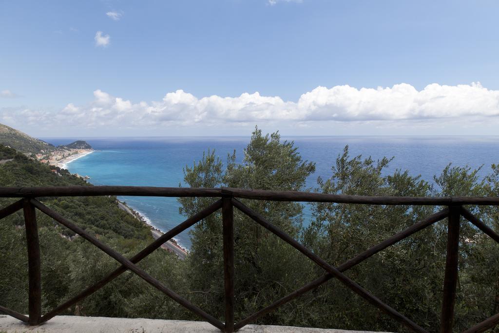 Villa Degli Ulivi B&B Finale Ligure Eksteriør bilde