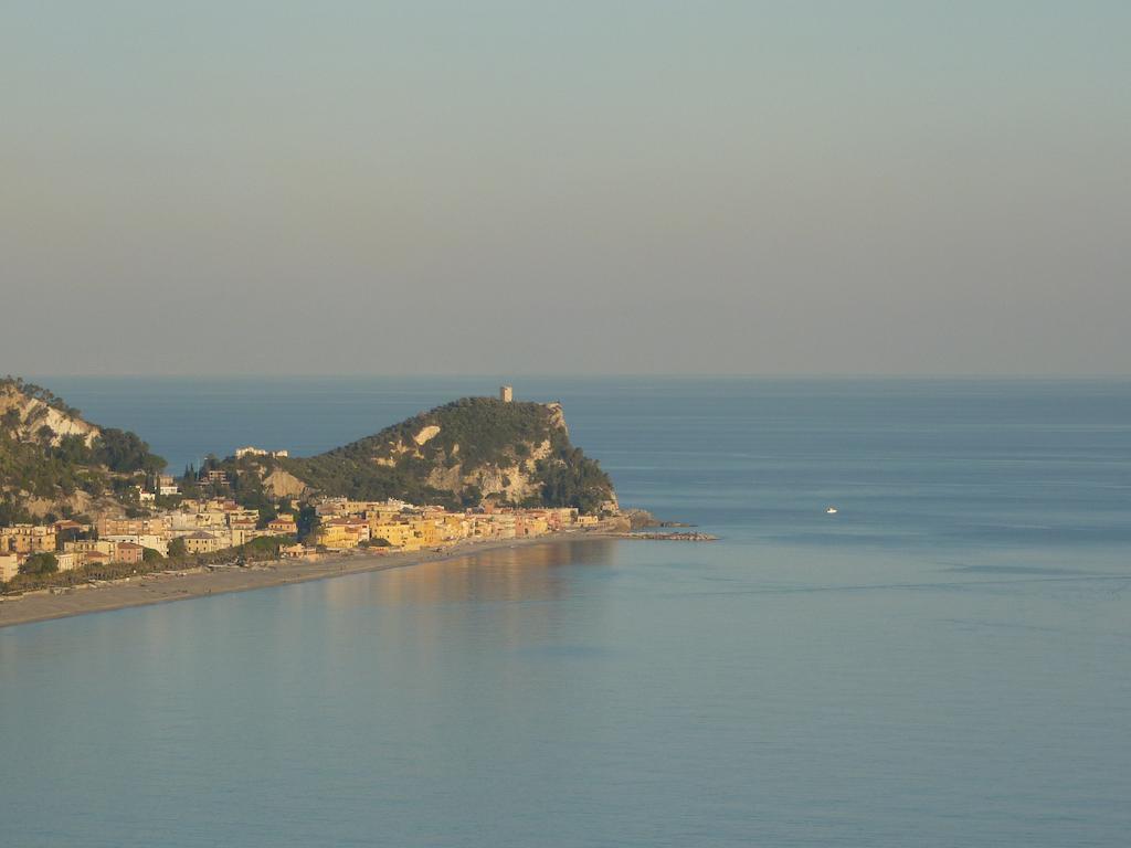 Villa Degli Ulivi B&B Finale Ligure Rom bilde